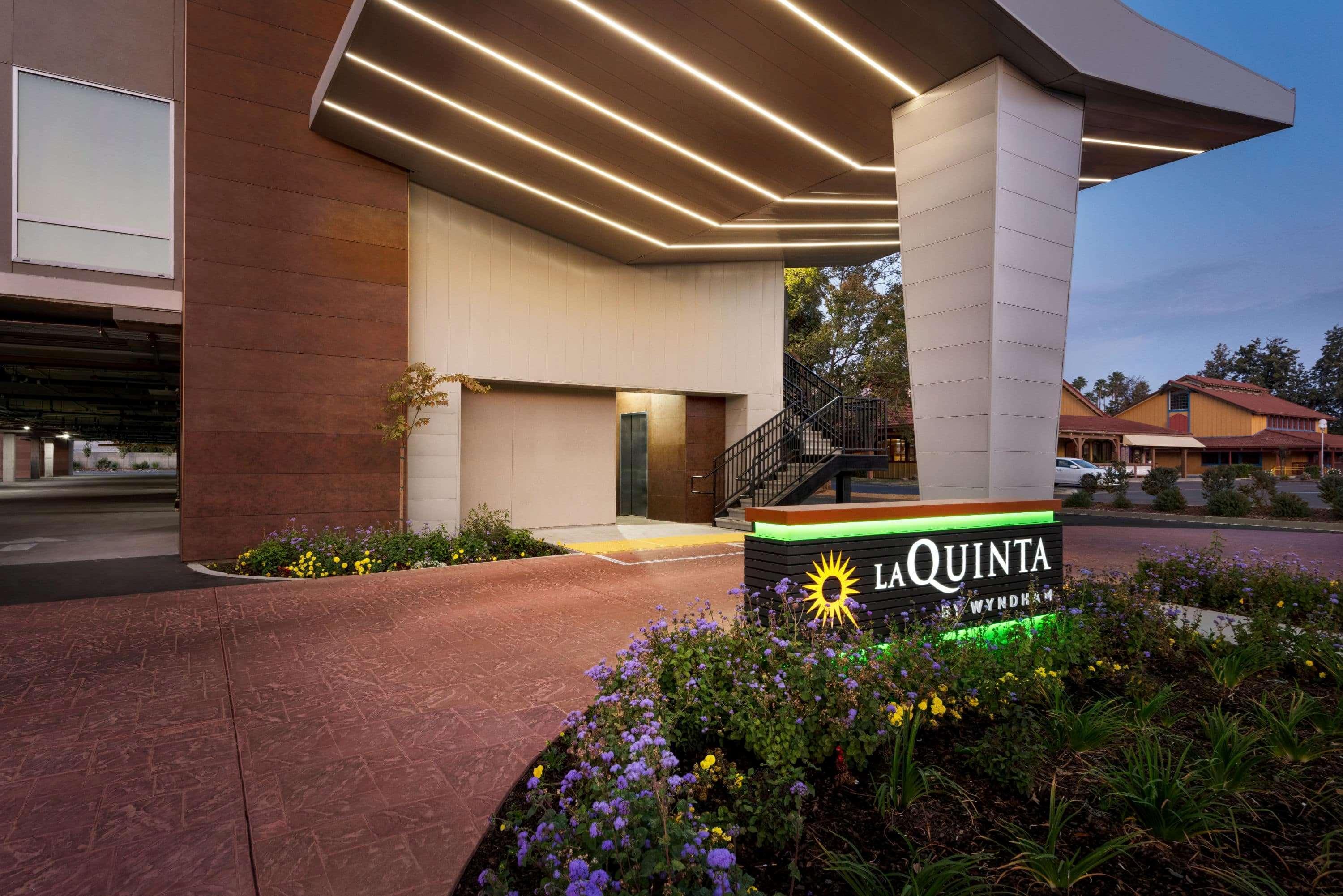 La Quinta By Wyndham Clovis Ca Hotel Exterior photo